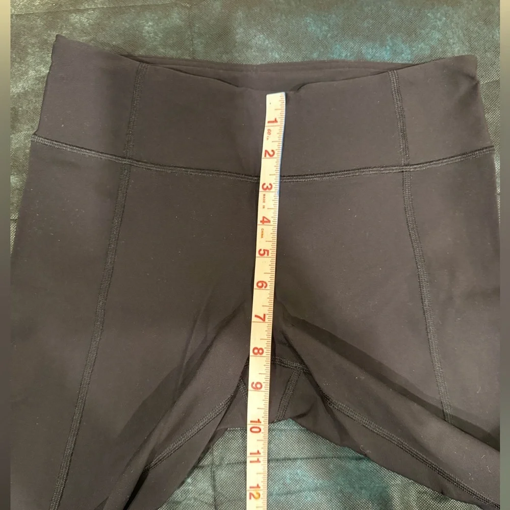 🔥Lululemon Women’s Black Leggings Size EUC🔥